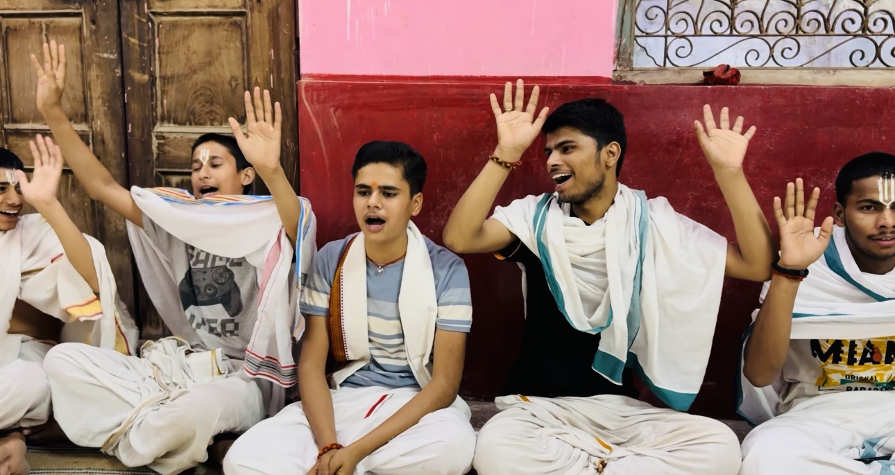 Annadan Seva to 21 Gurkul Students