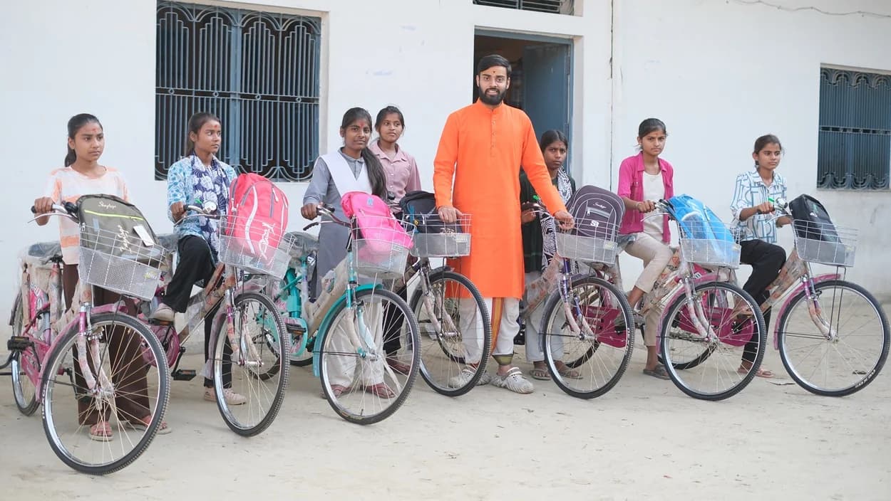 351 Girls Cycle Distribution Seva