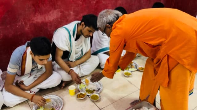 108 Batuk Brahmins Bhojan Sewa